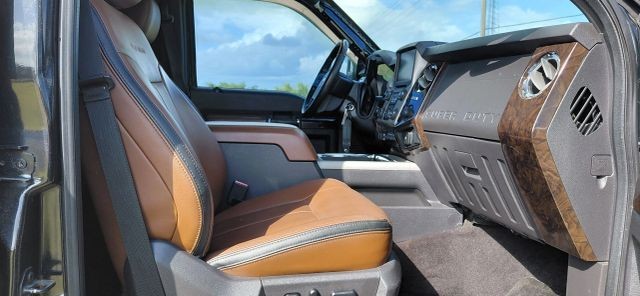 Ford Super Duty F-250 SRW Vehicle Full-screen Gallery Image 11