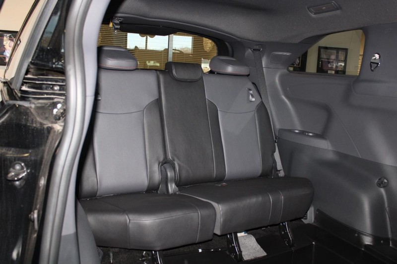 Toyota Sienna Vehicle Image 6