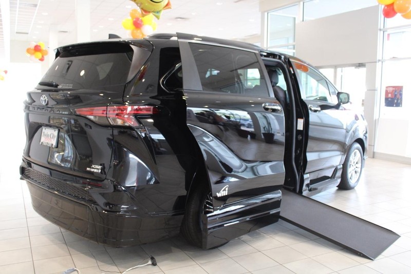 Toyota Sienna Vehicle Image 20