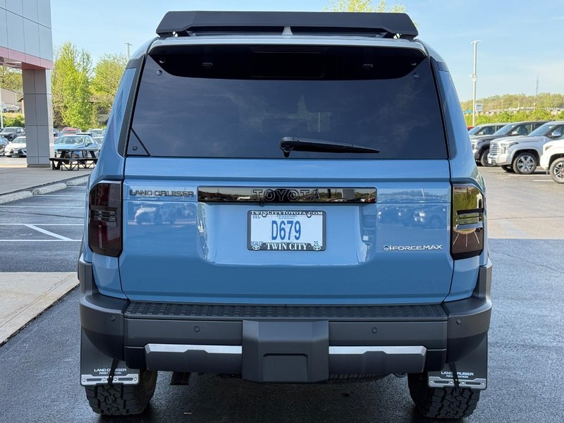 Toyota Land Cruiser Vehicle Image 5