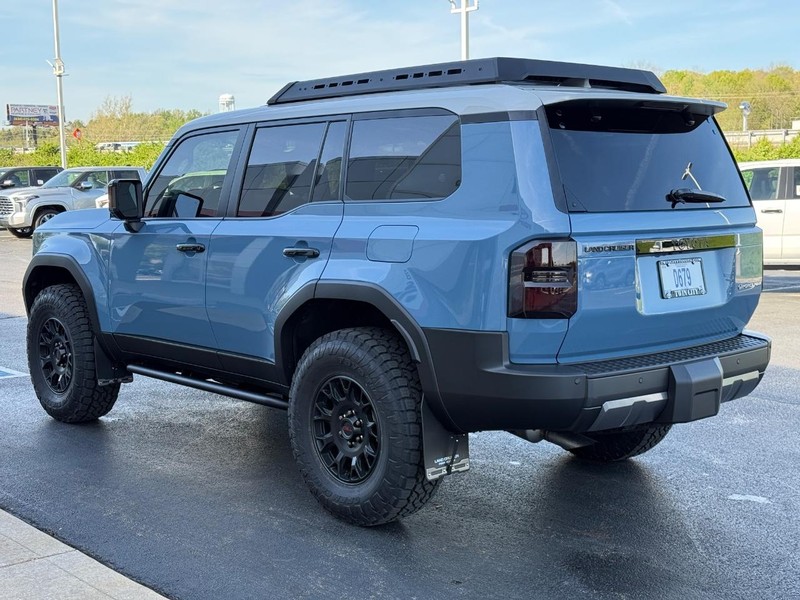 Toyota Land Cruiser Vehicle Image 6