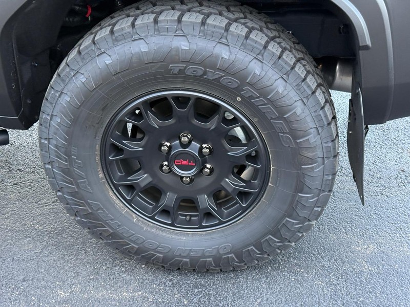 Toyota Land Cruiser Vehicle Image 7