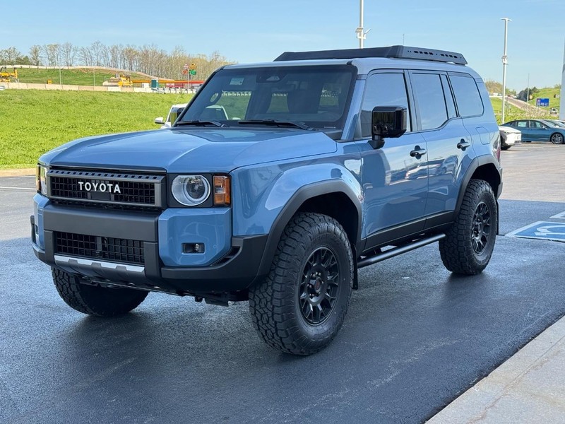 Toyota Land Cruiser Vehicle Image 8