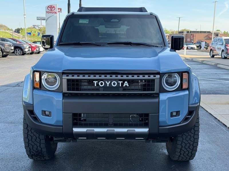 Toyota Land Cruiser Vehicle Image 9