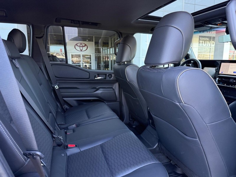 Toyota Land Cruiser Vehicle Image 10