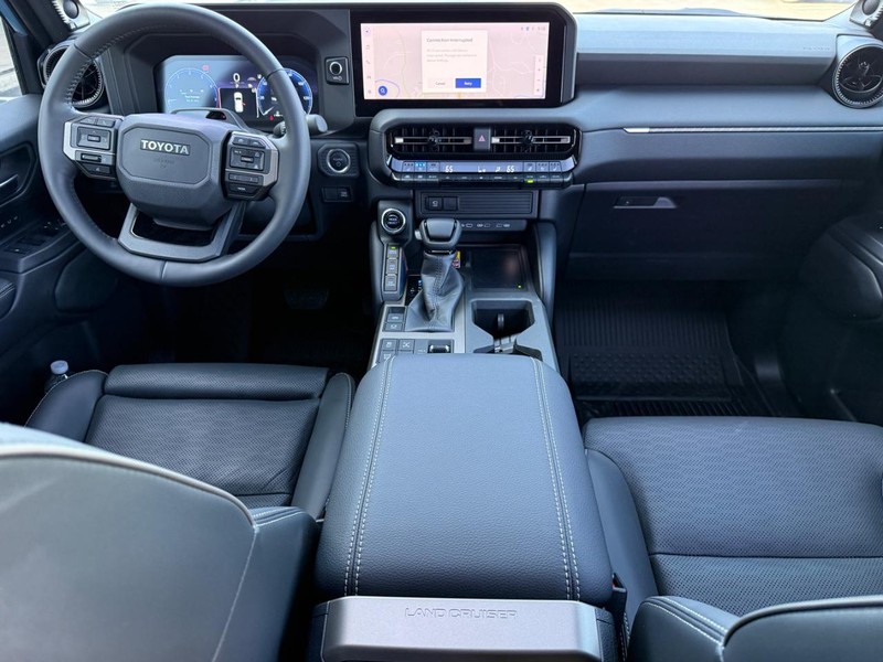 Toyota Land Cruiser Vehicle Image 11