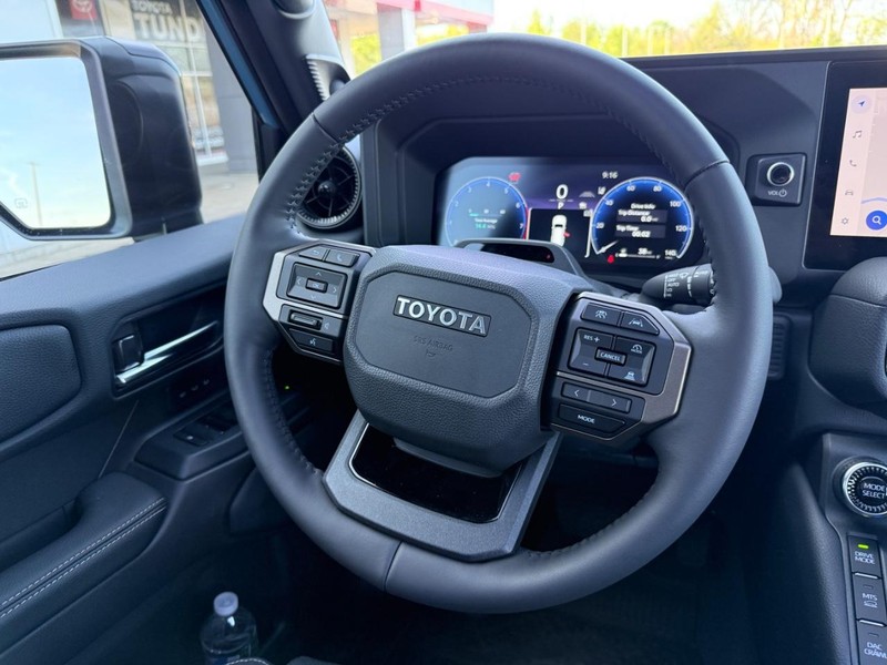 Toyota Land Cruiser Vehicle Image 12
