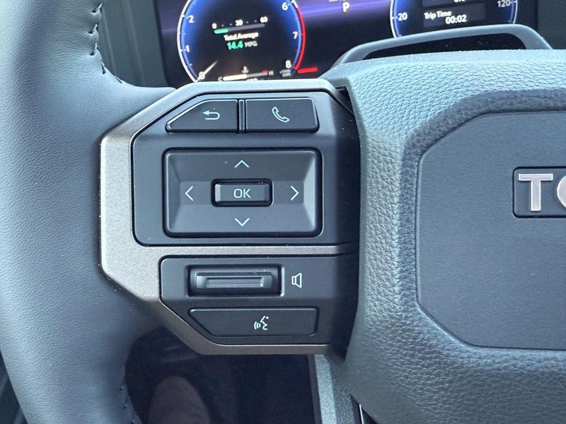 Toyota Land Cruiser Vehicle Image 17