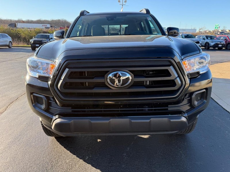 Toyota Tacoma 4WD Vehicle Image 9