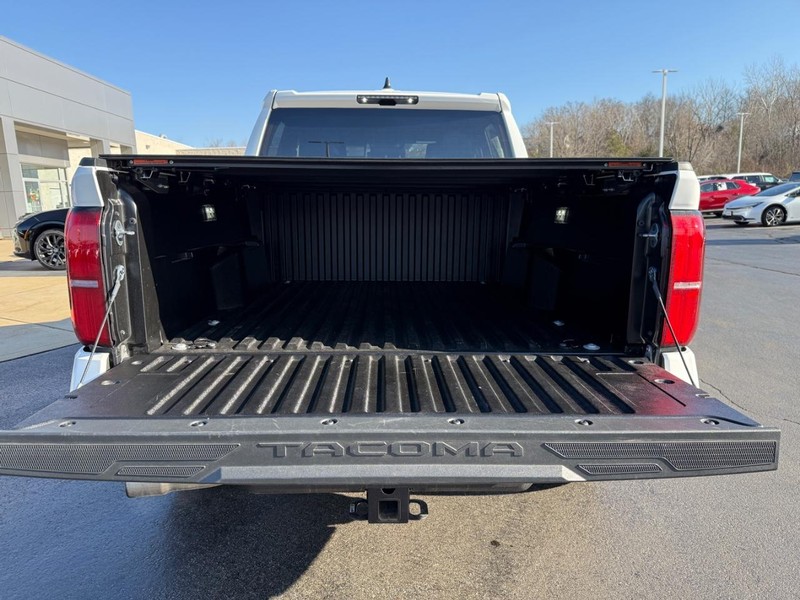 Toyota Tacoma 4WD Vehicle Image 4