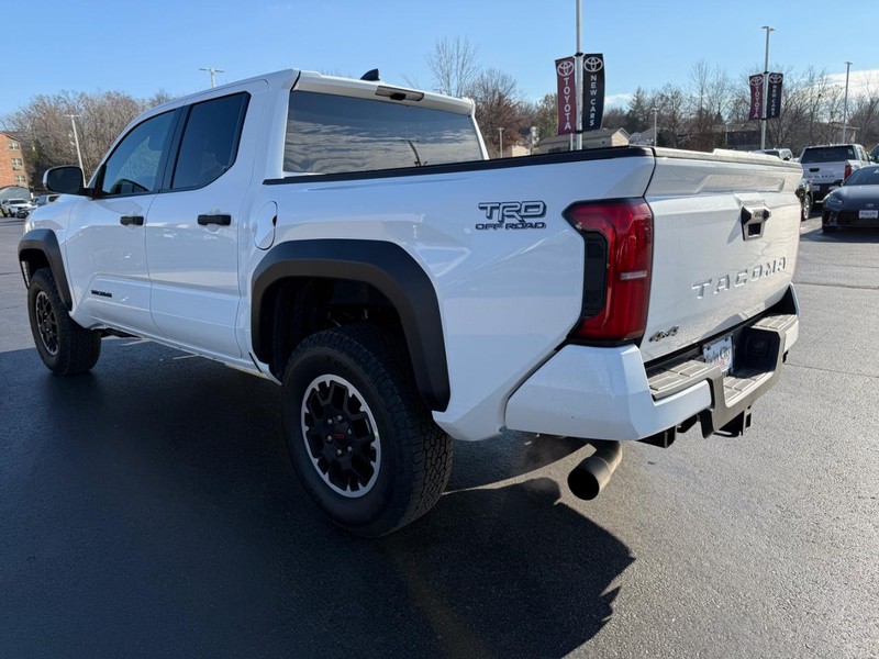 Toyota Tacoma 4WD Vehicle Image 6