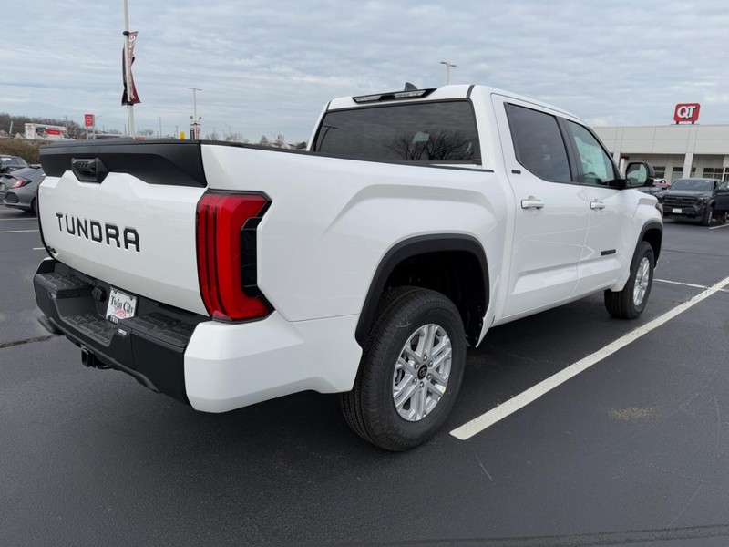 Toyota Tundra 4WD Vehicle Image 3