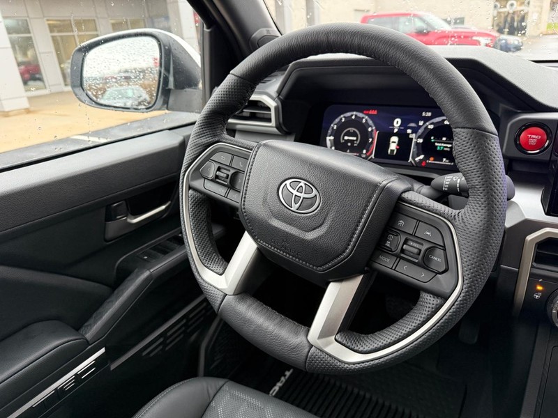 Toyota Tacoma 4WD Vehicle Image 8