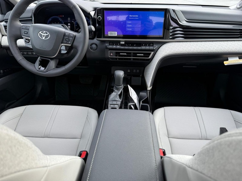 Toyota Camry Vehicle Image 7