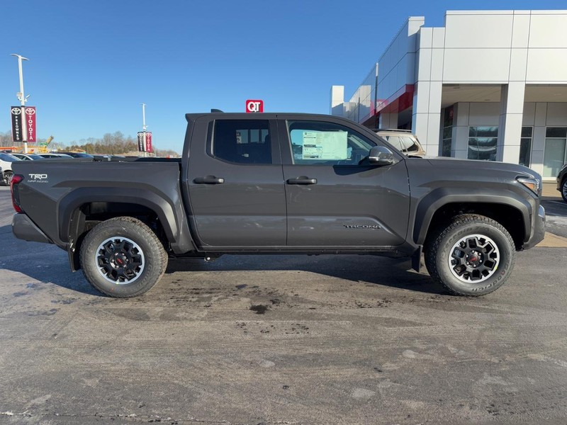 Toyota Tacoma 4WD Vehicle Image 2