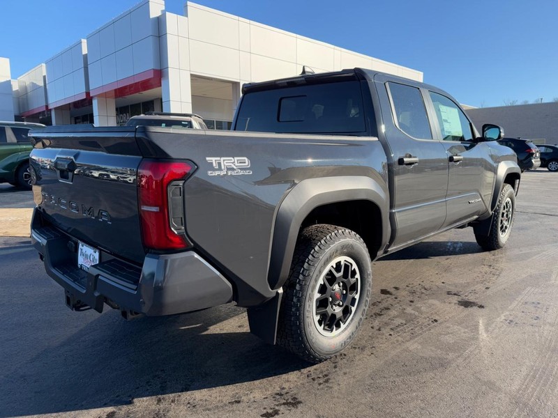 Toyota Tacoma 4WD Vehicle Image 3