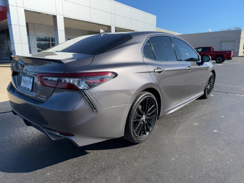 Toyota Camry Hybrid Vehicle Image 3