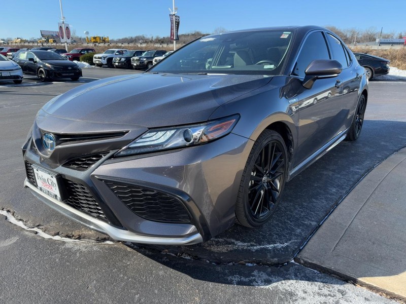 Toyota Camry Hybrid Vehicle Image 8