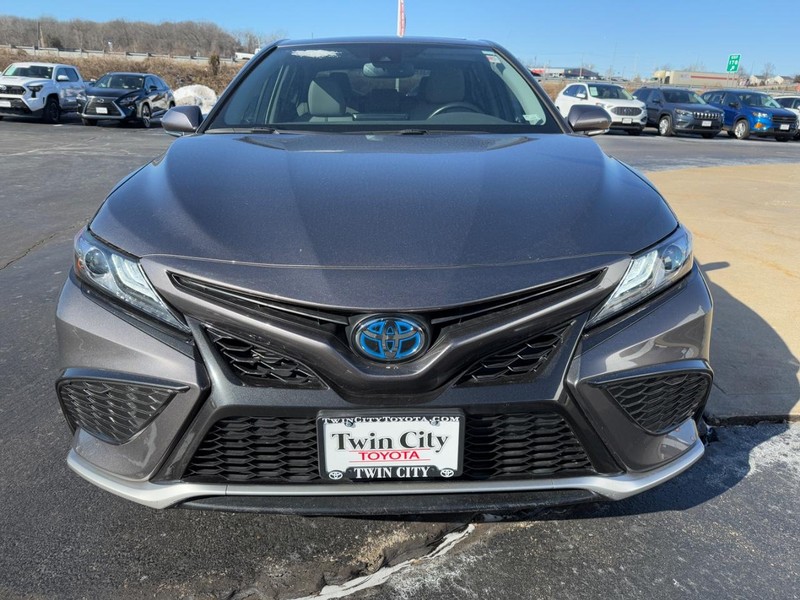 Toyota Camry Hybrid Vehicle Image 9