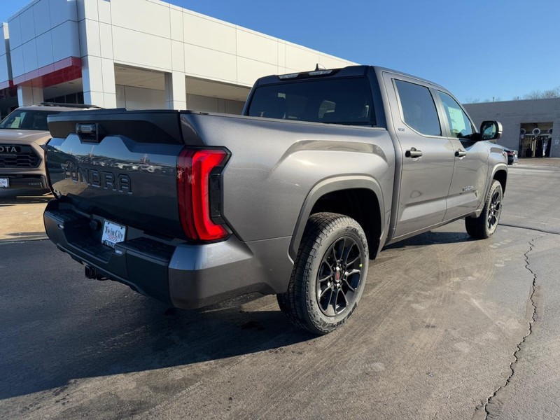 Toyota Tundra 4WD Vehicle Image 3