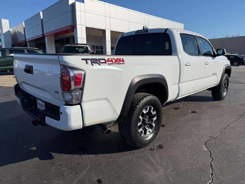 Toyota Tacoma 4WD Vehicle Image 3