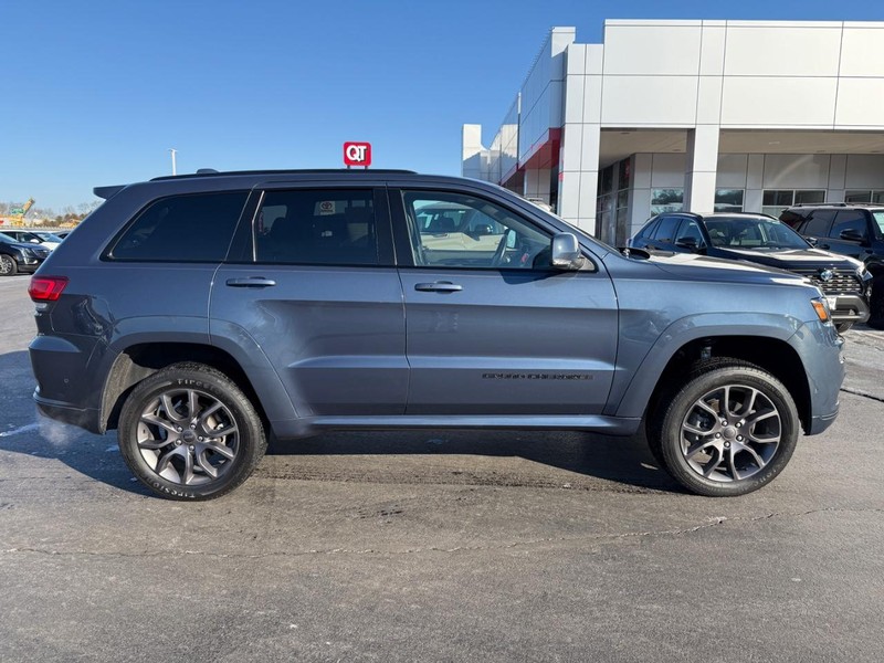 Jeep Grand Cherokee Vehicle Image 2