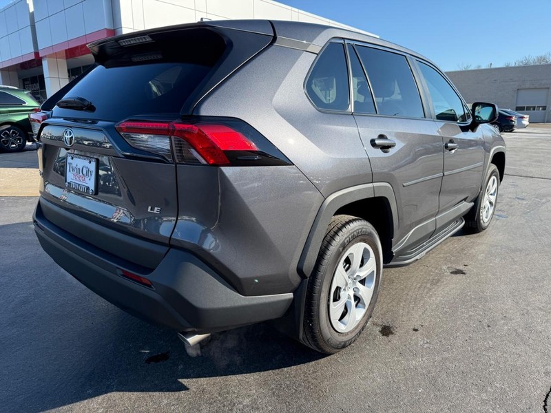 Toyota RAV4 Vehicle Image 3