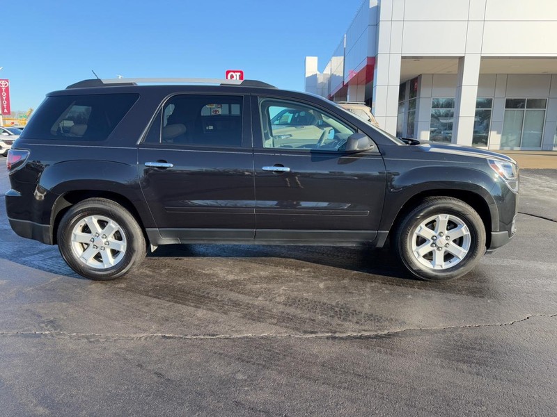 GMC Acadia Vehicle Image 2