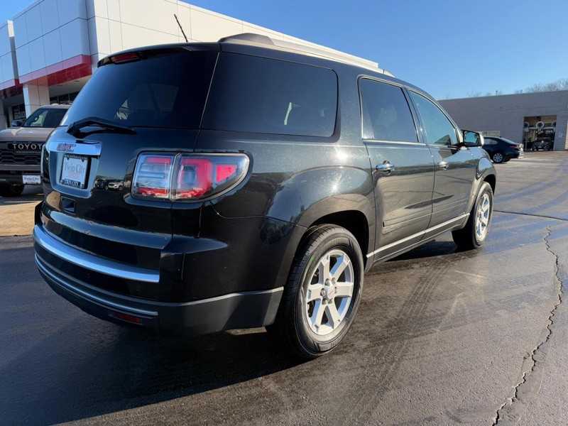 GMC Acadia Vehicle Image 3