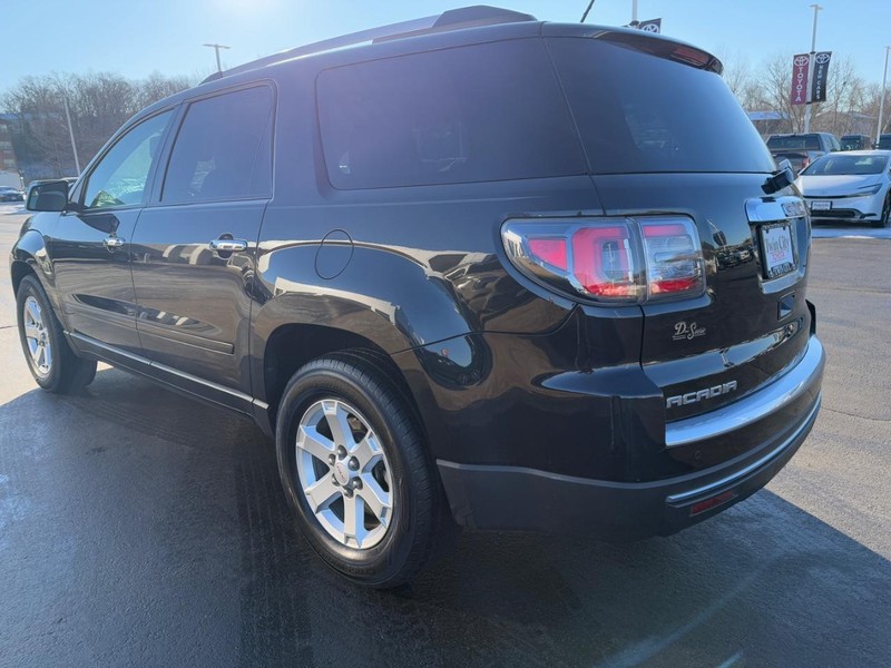 GMC Acadia Vehicle Image 6