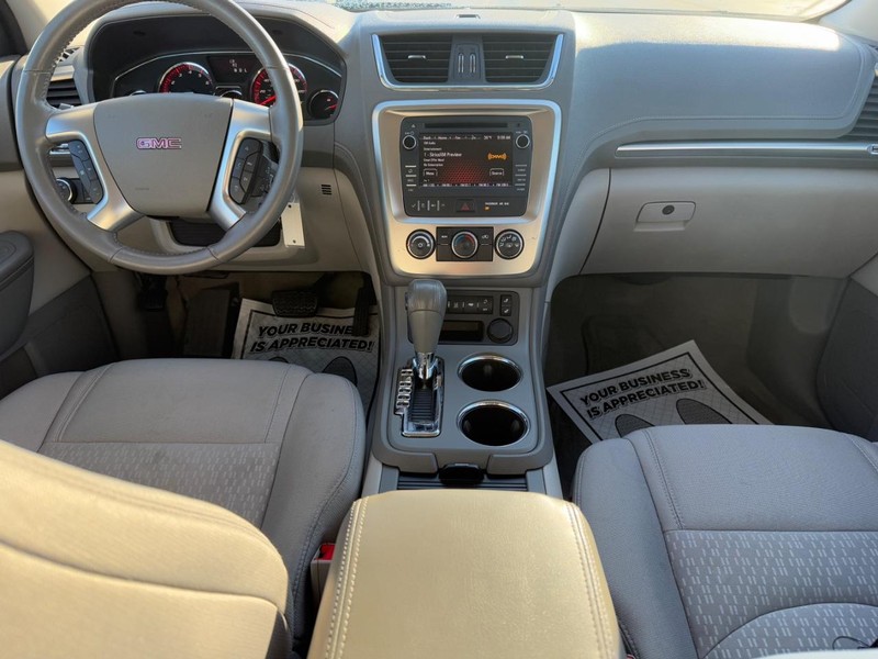 GMC Acadia Vehicle Image 12