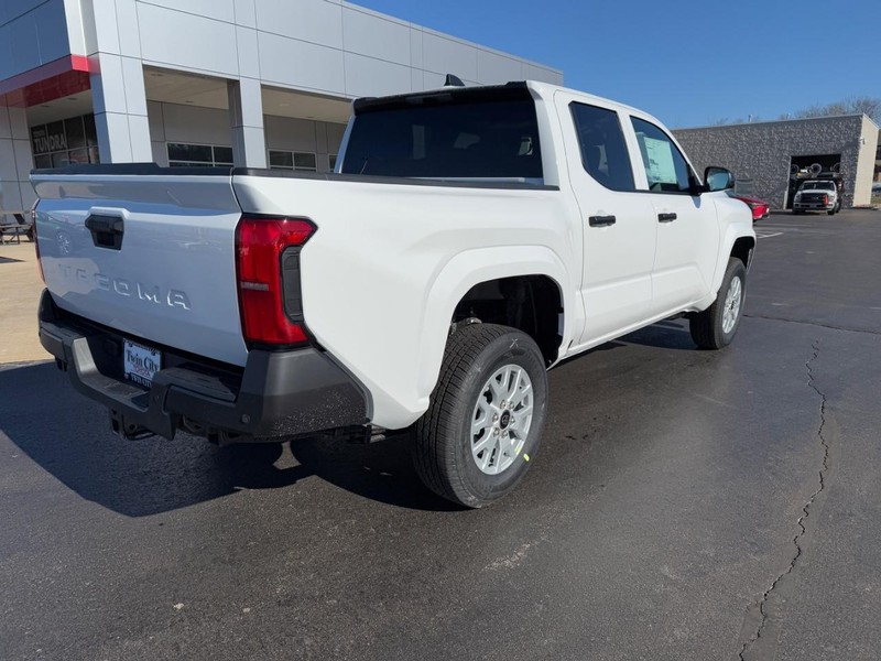 Toyota Tacoma 2WD Vehicle Image 3