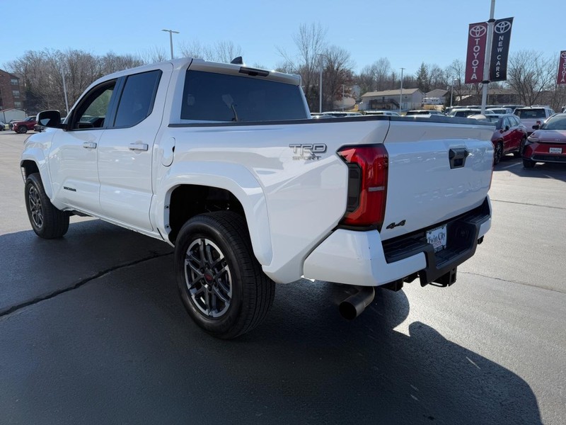 Toyota Tacoma 4WD Vehicle Image 6