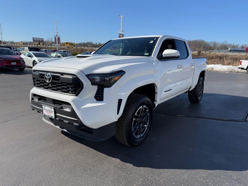 Toyota Tacoma 4WD Vehicle Image 9