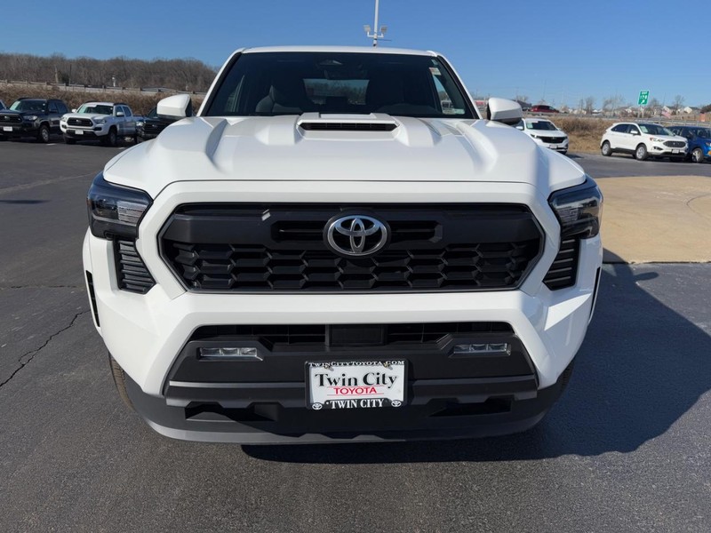 Toyota Tacoma 4WD Vehicle Image 10