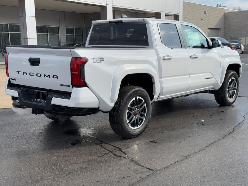 Toyota Tacoma 4WD Hybrid Vehicle Image 3