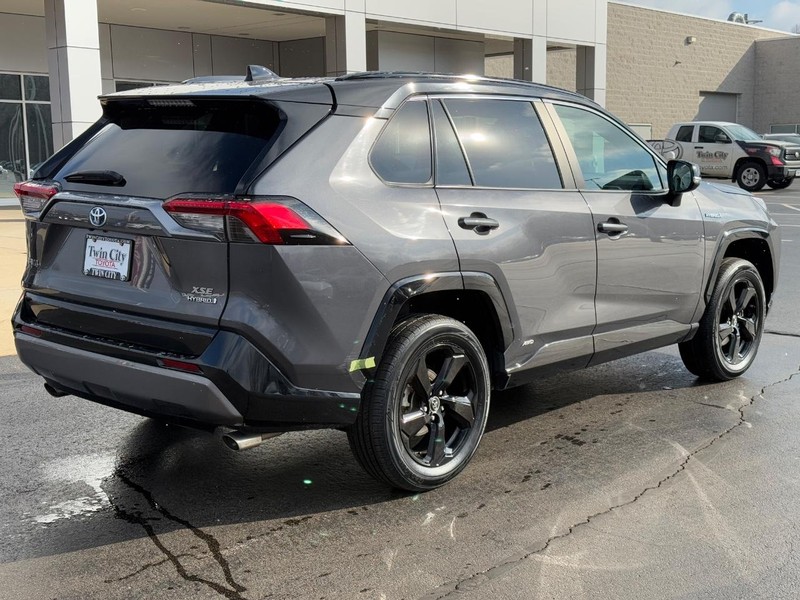 Toyota RAV4 Hybrid Vehicle Image 3