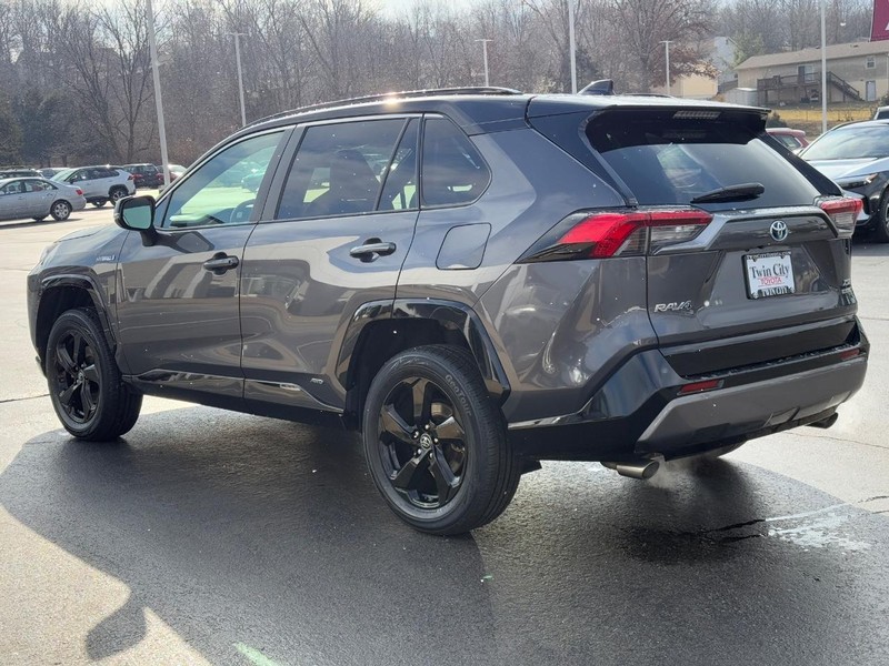 Toyota RAV4 Hybrid Vehicle Image 6