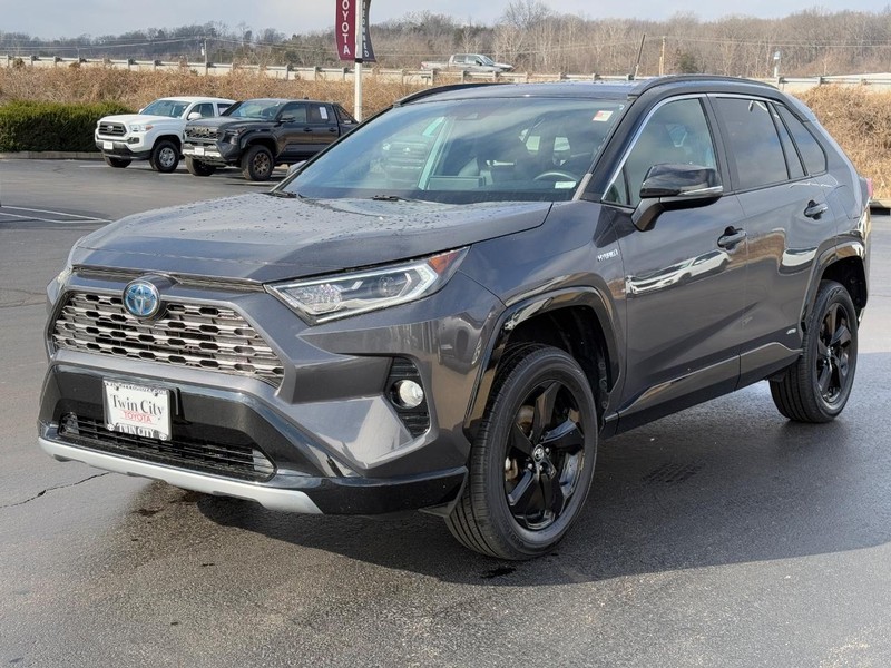 Toyota RAV4 Hybrid Vehicle Image 8