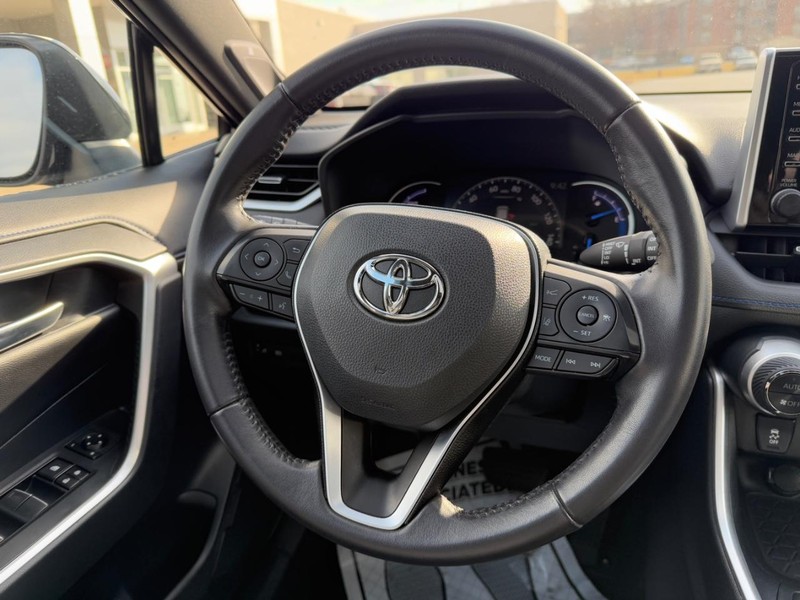 Toyota RAV4 Hybrid Vehicle Image 12