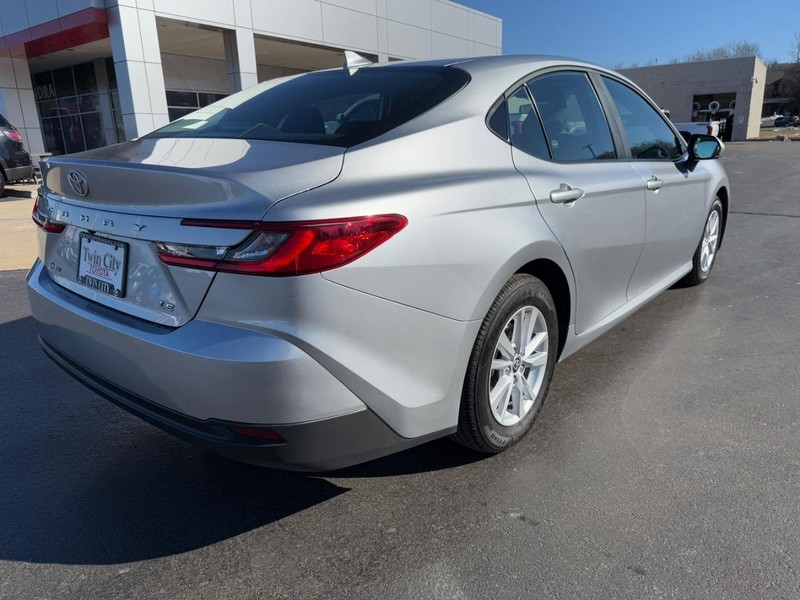 Toyota Camry Vehicle Image 3