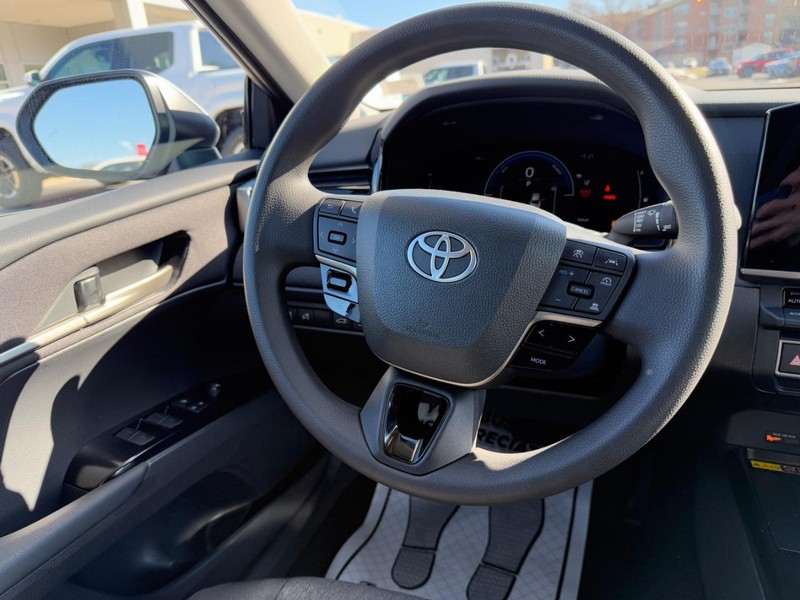 Toyota Camry Vehicle Image 12