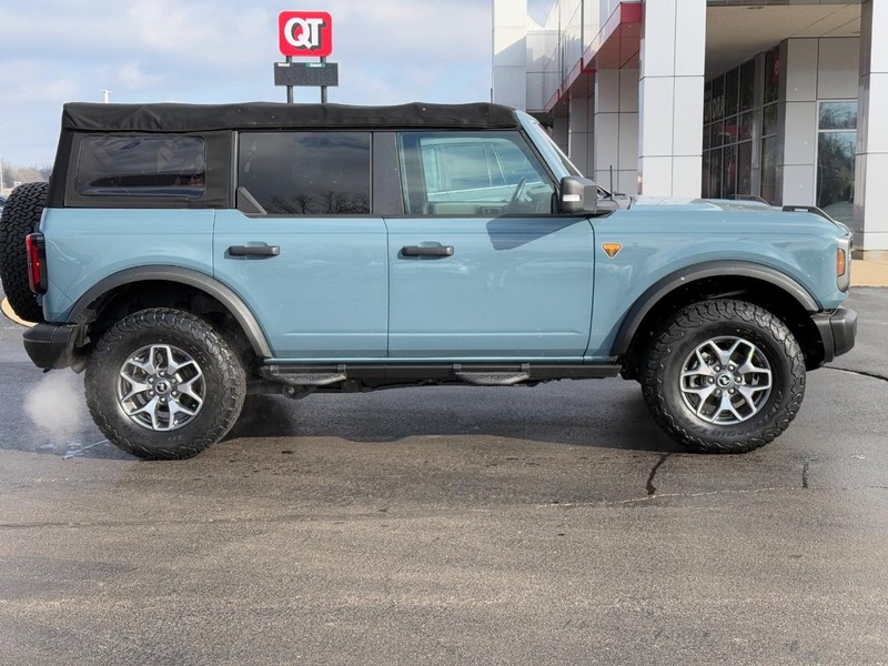 Ford Bronco Vehicle Image 2