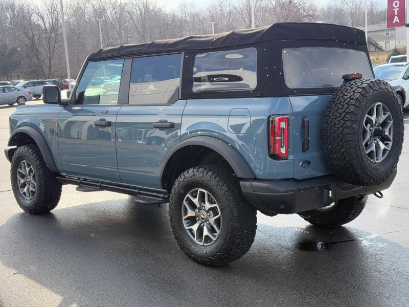 Ford Bronco Vehicle Image 6