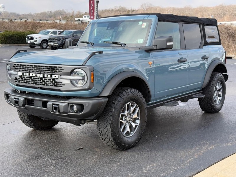 Ford Bronco Vehicle Image 8