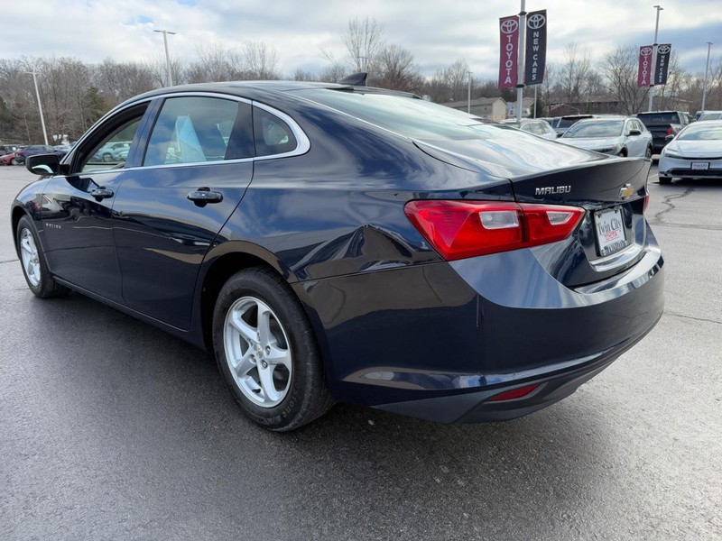 Chevrolet Malibu Vehicle Image 9