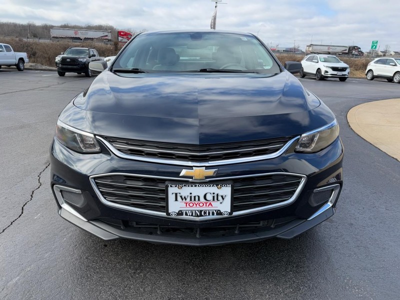 Chevrolet Malibu Vehicle Image 12