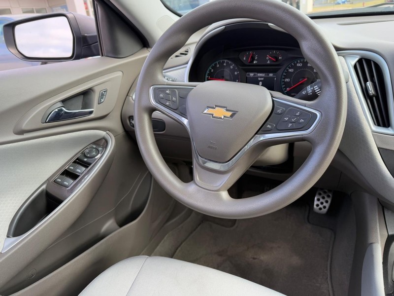 Chevrolet Malibu Vehicle Image 15