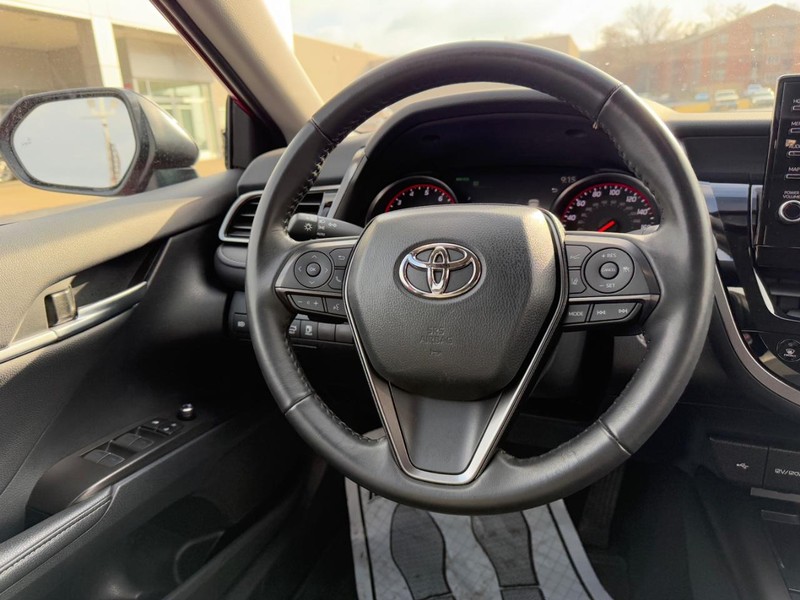 Toyota Camry Vehicle Image 12