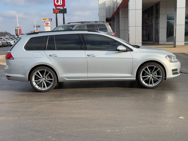 Volkswagen Golf SportWagen Vehicle Image 2